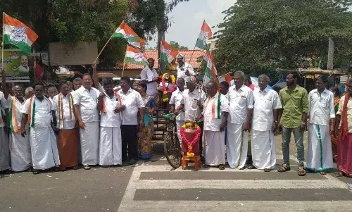 பெட்ரோல், டீசல், கேஸ் விலை உயர்வைக் கண்டித்து காங்கிரஸார் ஆர்ப்பாட்டம்