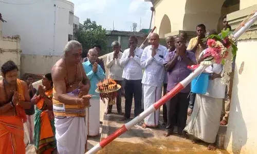 தஞ்சை பெரிய கோவில் தேரோட்டத்தையொட்டி  பந்தக்கால் நடும் நிகழ்ச்சி