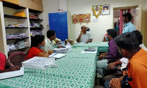 பாபநாசம் தாலுகா அலுவலகத்தில் பணி முன்னேற்றம் குறித்த ஆய்வு கூட்டம்