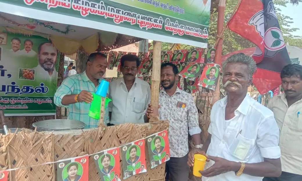 வாடிப்பட்டியில் 10-வது நாளாக நீர் மோர் வழங்கும் விழா வாடிப்பட்டியில் 10-வது நாளாக நீர் மோர் வழங்கும் விழா