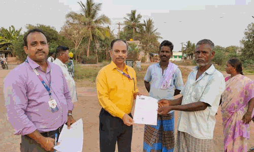 பாரத ஸ்டேட் வங்கி கிளையில் பயனாளிகளுக்கு கடனுதவி வழங்கும் நிகழ்ச்சி