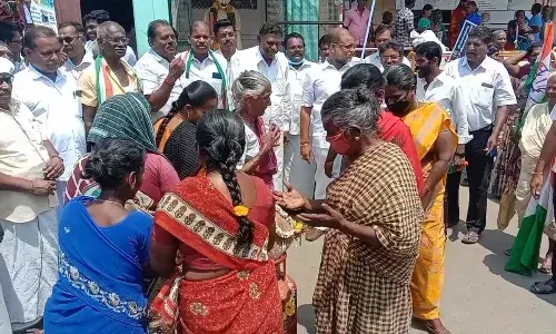 பெட்ரோல், டீசல்  விலை உயர்வை கண்டித்து காங்கிரஸ் கட்சியினர் நூதன போராட்டம்