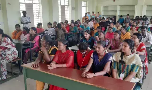 குமாரபாளையம் அரசு  கல்லூரியில் முன்னாள் மாணவர்கள் சந்திப்பு