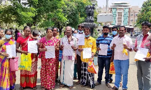 இலங்கை தமிழர்  முகாமில் வசிப்பவர்களுக்கு நகைக்கடன் தள்ளுபடி கேட்டு மனு