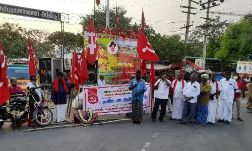 அந்தியூர் அரசு மருத்துவமனை அருகில் சிபிஎம் சார்பில் ஆர்ப்பாட்டம் அந்தியூர் அரசு மருத்துவமனை அருகில் சிபிஎம் சார்பில் ஆர்ப்பாட்டம்