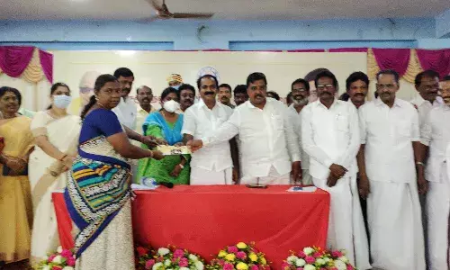மயிலாடுதுறை மாவட்டத்தில் தாலிக்கு தங்கம்- அமைச்சர் மெய்யநாதன் வழங்கினார்