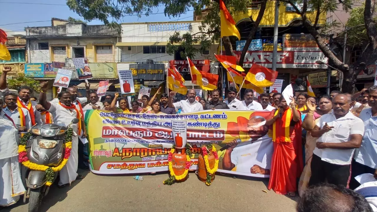 பெட்ரோல், டீசல் விலை உயர்வை கண்டித்து சமத்துவ மக்கள் கழகம் ஆர்ப்பாட்டம் பெட்ரோல், டீசல் விலை உயர்வை கண்டித்து சமத்துவ மக்கள் கழகம் ஆர்ப்பாட்டம்