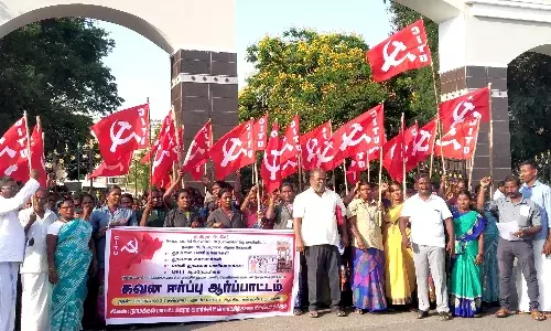 தூய்மை பணியாளர்களுக்கு சலுகை கோரி, உள்ளாட்சித்துறை அலுவலர்கள் ஆர்ப்பாட்டம் தூய்மை பணியாளர்களுக்கு சலுகை கோரி, உள்ளாட்சித்துறை அலுவலர்கள் ஆர்ப்பாட்டம்