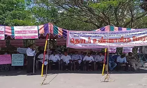 திருவாரூரில் உடனடி பணி வழங்க கோரி செவிலியர்கள் உண்ணாவிரத போராட்டம்
