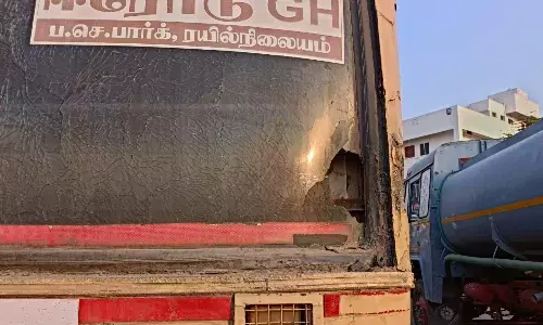 குமாரபாளையம் அருகே அரசு பேருந்து கண்ணாடி உடைப்பு: பள்ளி மாணவர்கள் அட்டகாசம்