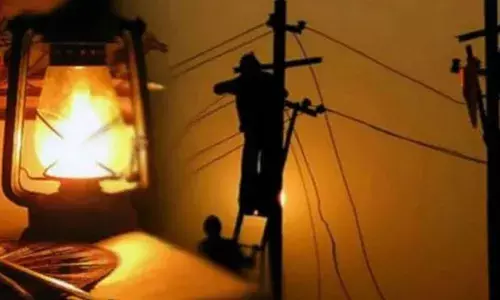தொடர் மின்வெட்டு காரணமாக கீழத்தூவல் பகுதி விவசாயிகள் அவதி