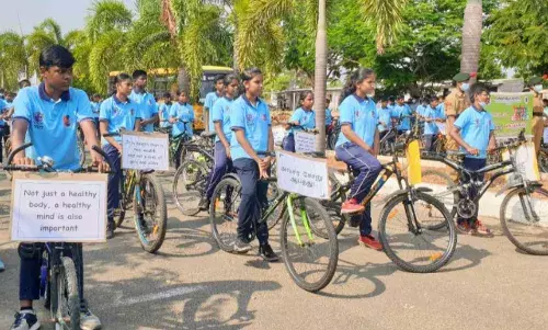 தாராபுரத்தில் சுகாதாரத்தை வலியுறுத்தி மாணவர்கள் சைக்கிள் பேரணி