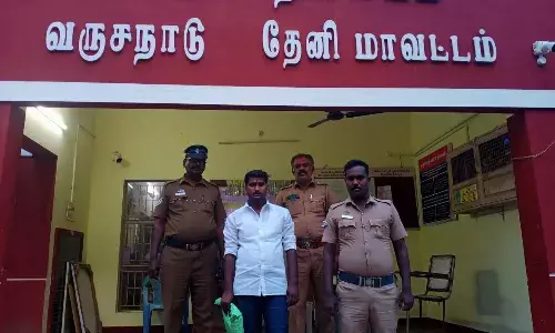 வருஷநாட்டில் ரூபாய் நோட்டுக்களை கலர் ஜெராக்ஸ் எடுத்தவர் கைது வருஷநாட்டில் ரூபாய் நோட்டுக்களை கலர் ஜெராக்ஸ் எடுத்தவர் கைது