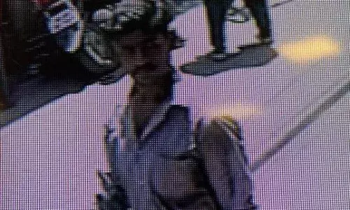சென்னை வேளச்சேரியில் வீட்டில் தனியாக இருந்த பெண்ணின் கழுத்து அறுப்பு