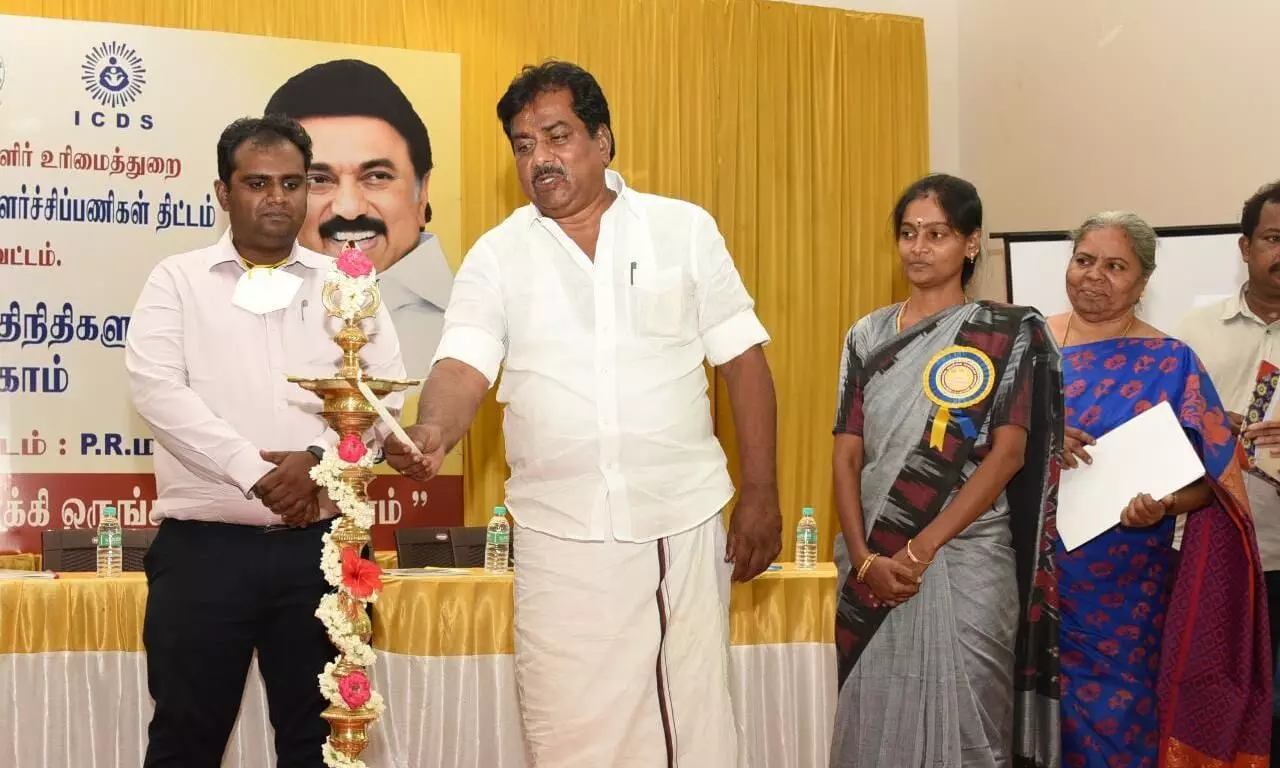 மதுரை அருகே ஊட்டச்சத்து கண்காட்சி: அமைச்சர் தொடங்கி வைத்தார் மதுரை அருகே ஊட்டச்சத்து கண்காட்சி: அமைச்சர் தொடங்கி வைத்தார்