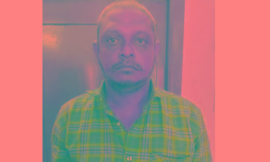 பவானி பழைய பேருந்து நிலையம் அருகே கஞ்சா விற்ற நபர் கைது பவானி பழைய பேருந்து நிலையம் அருகே கஞ்சா விற்ற நபர் கைது