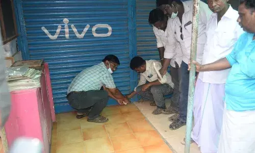 தஞ்சை பர்மா பஜாரில் குத்தகை பணம் செலுத்தாத 33 கடைகளுக்கு சீல்