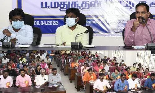 சிவகங்கையில் டி.என்.பி.எஸ்.சி சிறப்பு  முகாம் :ஆய்வுக் கூட்டம் சிவகங்கையில் டி.என்.பி.எஸ்.சி சிறப்பு  முகாம் :ஆய்வுக் கூட்டம்