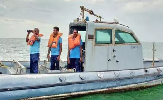 இலங்கையில் இருந்து 9 பேர் அகதிகளாக தனுஷ்கோடி வருகை இலங்கையில் இருந்து 9 பேர் அகதிகளாக தனுஷ்கோடி வருகை