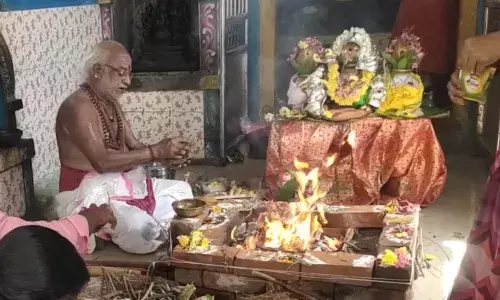 மயிலாடுதுறை கரக உற்சவத்தில் ஶ்ரீமகாகாளியம்மனுக்கு வெள்ளிகவசம்