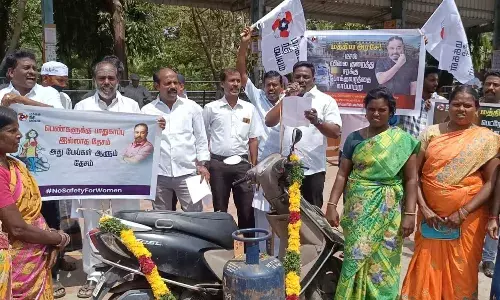 டீசல் விலை உயர்வு: புதுக்கோட்டை மக்கள் நீதி மையம் கட்சியினர் ஆர்ப்பாட்டம்