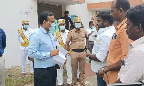 லாரி  உரிமையாளர்களிடம் மோட்டார் வாகன ஆய்வாளர் லஞ்சம் கேட்பதாக புகார் லாரி  உரிமையாளர்களிடம் மோட்டார் வாகன ஆய்வாளர் லஞ்சம் கேட்பதாக புகார்