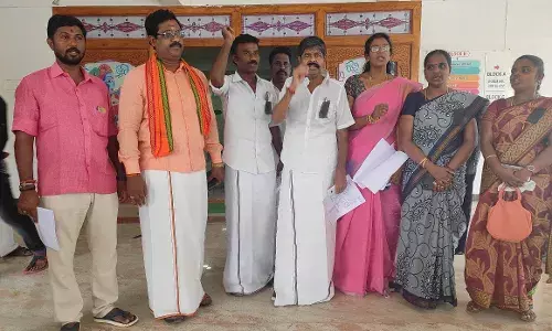 மாநகராட்சி கூட்டத்தில் இருந்து அதிமுக, பாஜக, அமமுக வெளிநடப்பு