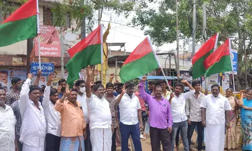 திருச்சியில் தேவேந்திர குல வேளாளர் பேரமைப்பு சார்பில் ஆர்ப்பாட்டம் திருச்சியில் தேவேந்திர குல வேளாளர் பேரமைப்பு சார்பில் ஆர்ப்பாட்டம்