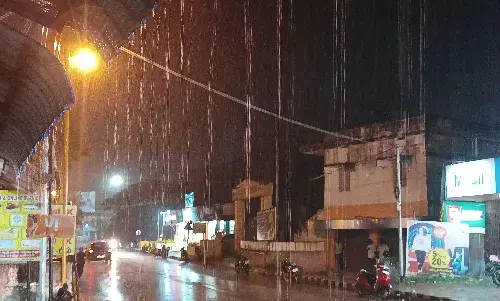 இராமநாதபுரம் சுற்றுவட்டார பகுதிகளில் கனமழை இராமநாதபுரம் சுற்றுவட்டார பகுதிகளில் கனமழை
