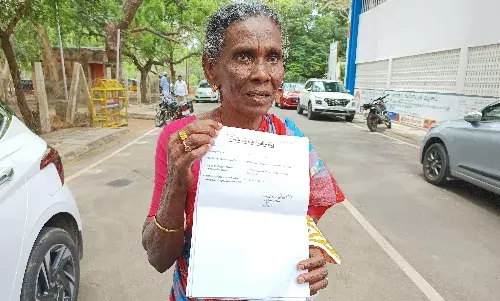 இறந்ததாக பெயர் நீக்கம்..! அதிகாரிகள் அலட்சியத்தால் அல்லல்படும் மூதாட்டி இறந்ததாக பெயர் நீக்கம்..! அதிகாரிகள் அலட்சியத்தால் அல்லல்படும் மூதாட்டி