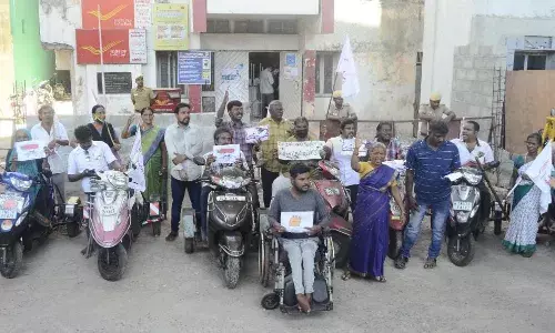 மானிய விலையில் பெட்ராேல், டீசல் கேட்டு மாற்றுத்திறனாளிகள் கண்டன ஆர்ப்பாட்டம்