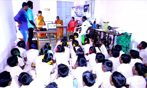 பாம்புக்கடி குறித்து மாணவ மாணவியர்களுக்கு விழிப்புணர்வு நிகழ்ச்சி