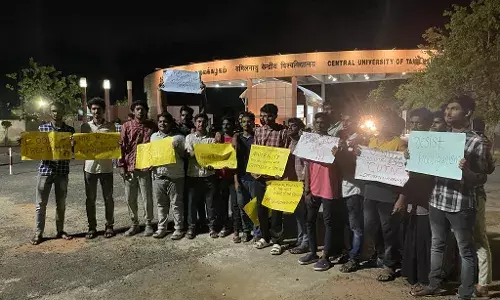 ஜேஎன்யூ மாணவர்கள் தாக்கப்பட்டதை கண்டித்து மாணவர்கள் ஆர்ப்பாட்டம்