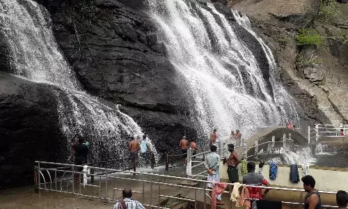மேற்கு தொடர்ச்சி மலையில் தொடர் மழை: குற்றால அருவியில் நீர்வரத்து அதிகரிப்பு