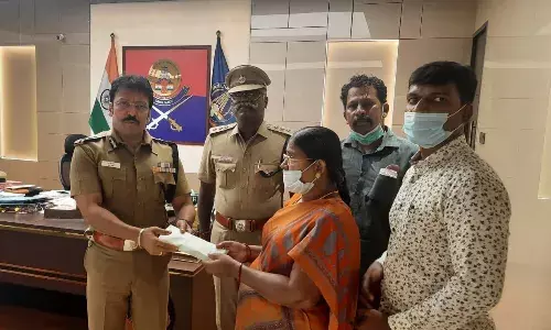 பணியின்போது உயிரிழந்த உதவி ஆய்வாளர் குடும்பத்துக்கு நிதி உதவி