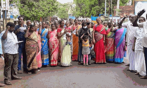 11 அம்ச கோரிக்கைகளை வலியுறுத்தி சத்துணவு ஊழியர் சங்கத்தினர் ஆர்ப்பாட்டம்
