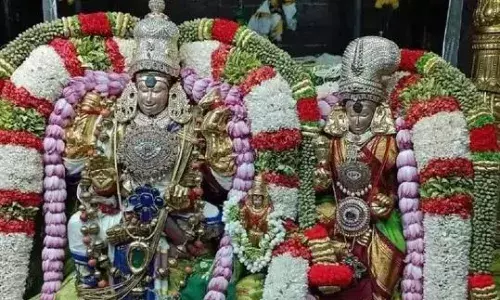 மதுரை மீனாட்சியம்மன் திருக்கல்யாணம் வெகு விமர்சையாக நடைபெற்றது