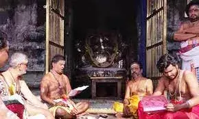 திருவண்ணாமலை அருணாசலேஸ்வரர் கோவிலில் புத்தாண்டு பஞ்சாங்கம் வாசிப்பு