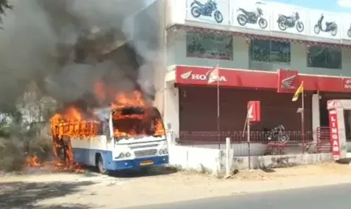 காஞ்சிபுரம்: தனியார் தொழிற்சாலை பேருந்து தீப்பிடித்து விபத்து