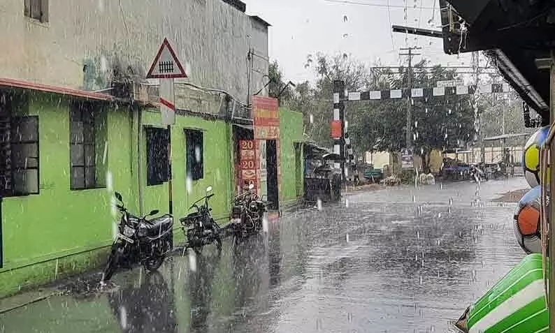 ஈரோடு மாவட்டத்தில் நேற்று பெய்த மழை அளவு விவரம் ஈரோடு மாவட்டத்தில் நேற்று பெய்த மழை அளவு விவரம்