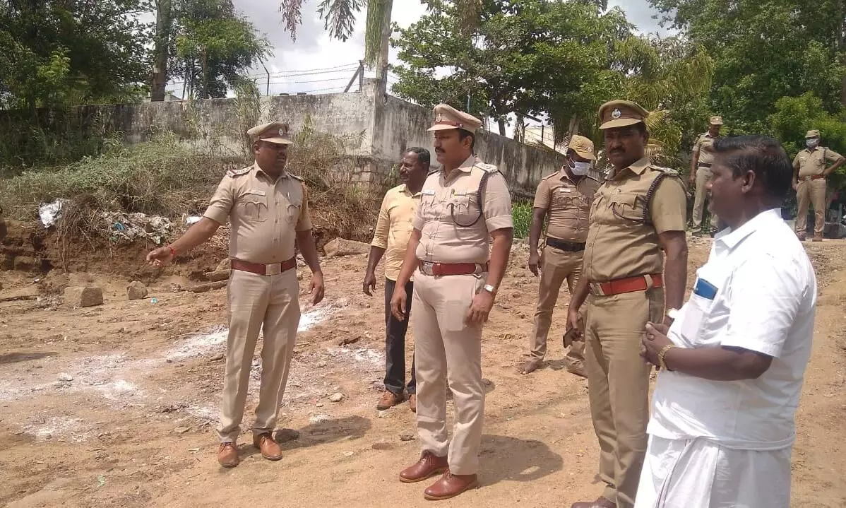 சோழவந்தானில் கள்ளழகர் ஆற்றில் இறங்கும் இடம்: போலீஸ் எஸ்.பி. ஆய்வு சோழவந்தானில் கள்ளழகர் ஆற்றில் இறங்கும் இடம்: போலீஸ் எஸ்.பி. ஆய்வு