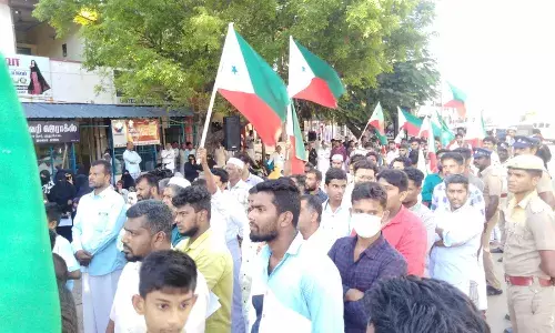 முஸ்லிம்கள் மீதான  தாக்குதலை கண்டித்து முத்துப்பேட்டையில் ஆர்ப்பாட்டம் முஸ்லிம்கள் மீதான  தாக்குதலை கண்டித்து முத்துப்பேட்டையில் ஆர்ப்பாட்டம்