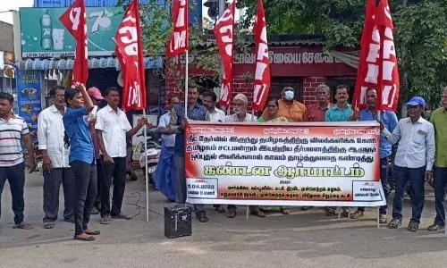 எர்ணாவூர் அருகே தமிழக ஆளுனரை கண்டித்து அனைத்து கட்சியினர் ஆர்ப்பாட்டம் எர்ணாவூர் அருகே தமிழக ஆளுனரை கண்டித்து அனைத்து கட்சியினர் ஆர்ப்பாட்டம்