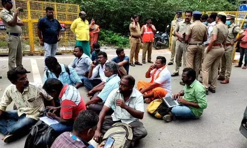 தேனி மாவட்ட  செய்தியாளர்களை கண்டு  கேரளா அலறுவது ஏன்?
