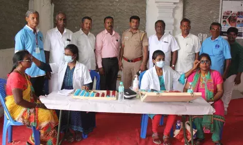 வேப்பம்பட்டு அருகே பொதுமக்களுக்கு இலவச கண் பரிசோதனை முகாம்