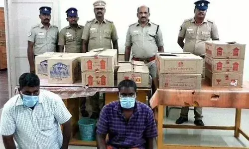 செய்யாறு அருகே பெட்டிக் கடையில் மது விற்பனை செய்த இருவர் கைது