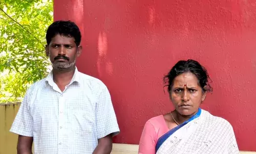 பெரம்பலூரில் பெண் குளிப்பதை வீடியோ எடுத்து மிரட்டிய இருவர் கைது பெரம்பலூரில் பெண் குளிப்பதை வீடியோ எடுத்து மிரட்டிய இருவர் கைது