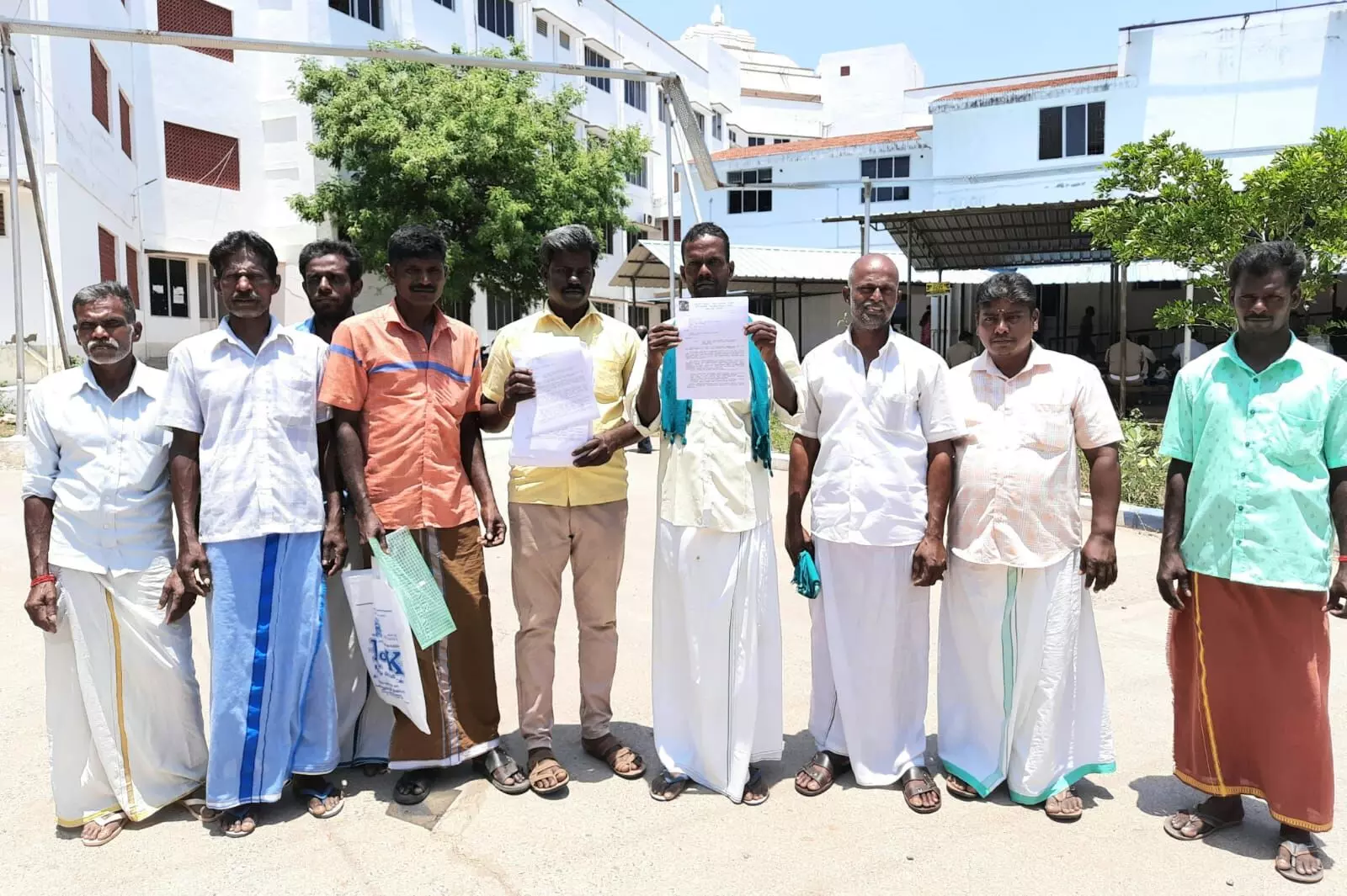 மணல் மாட்டு வண்டி தொழிலாளர்கள் மனித ஆற்றல் மூலம் மணல் அள்ள கோரிக்கை மணல் மாட்டு வண்டி தொழிலாளர்கள் மனித ஆற்றல் மூலம் மணல் அள்ள கோரிக்கை