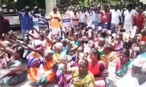 பாலாமடையில் ரேஷன் கடை அமைத்து தரக்கோரி கிராம மக்கள் தர்ணா