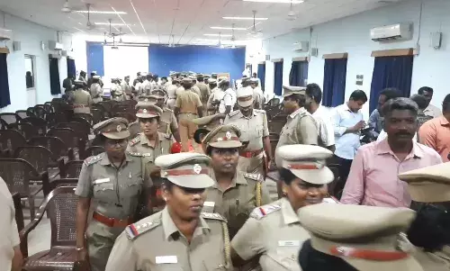 மயிலாடுதுறை மாவட்டத்துக்கு  நாளை வரும் ஆளுநருக்கு  கட்சிகள்-அமைப்பினர் எதிர்ப்பு